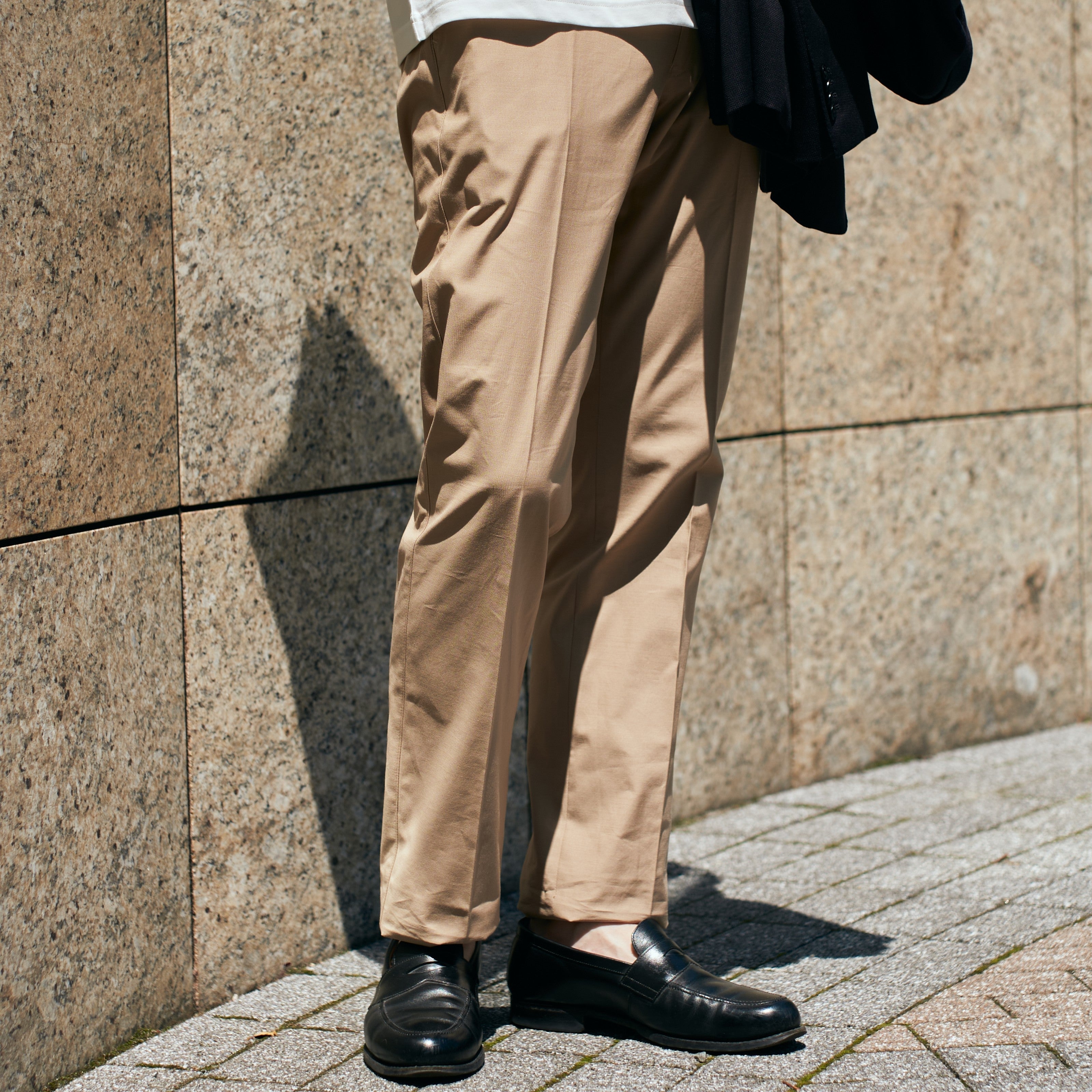 夏の新定番。涼しく、美しく穿ける“アイスコットンチノ”とは?