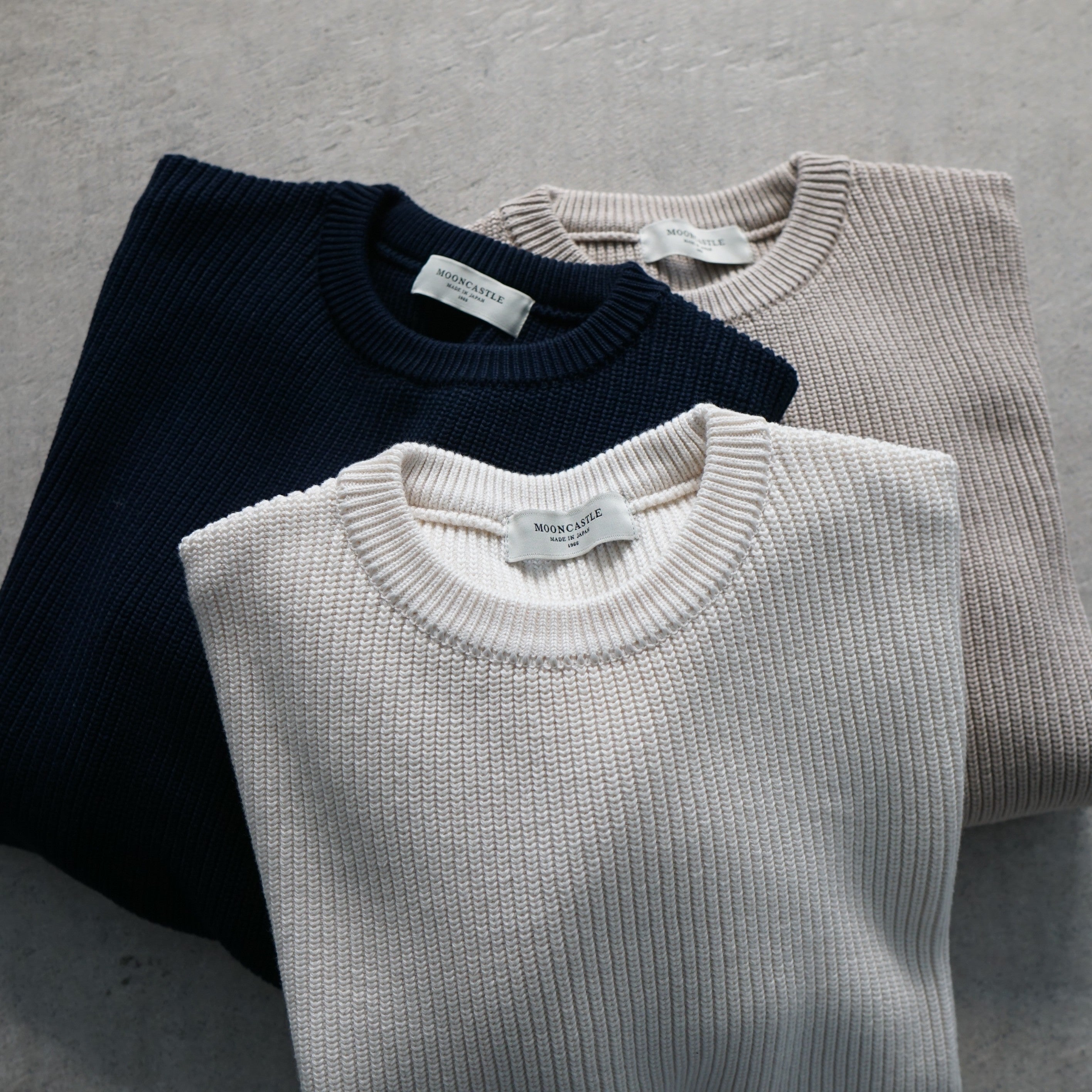 冬から春へ。重厚感と品の良さを兼ね備えた「畔編みコットンニット」が登場