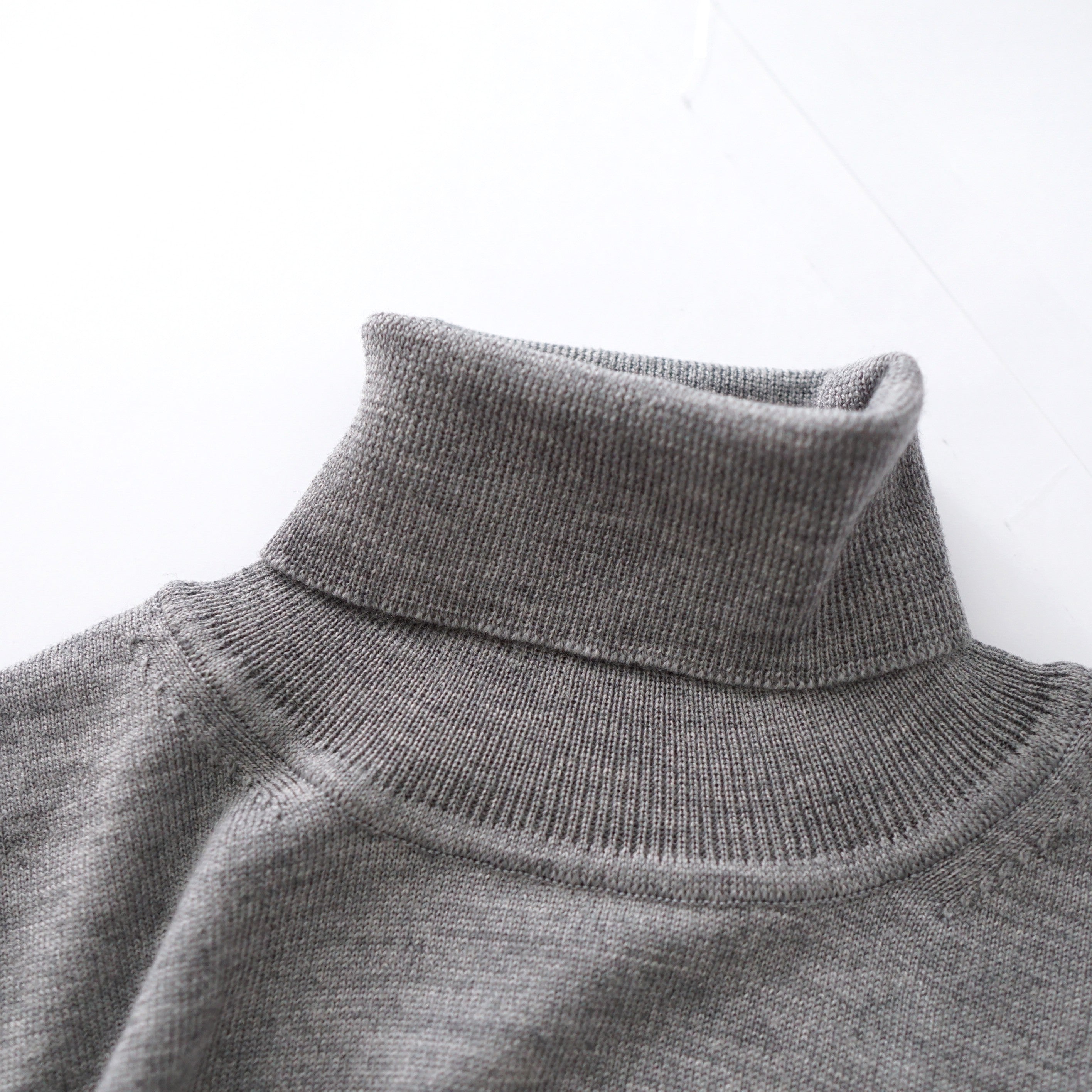 【WOMEN】12G Lightweight Merino Wool Turtleneck