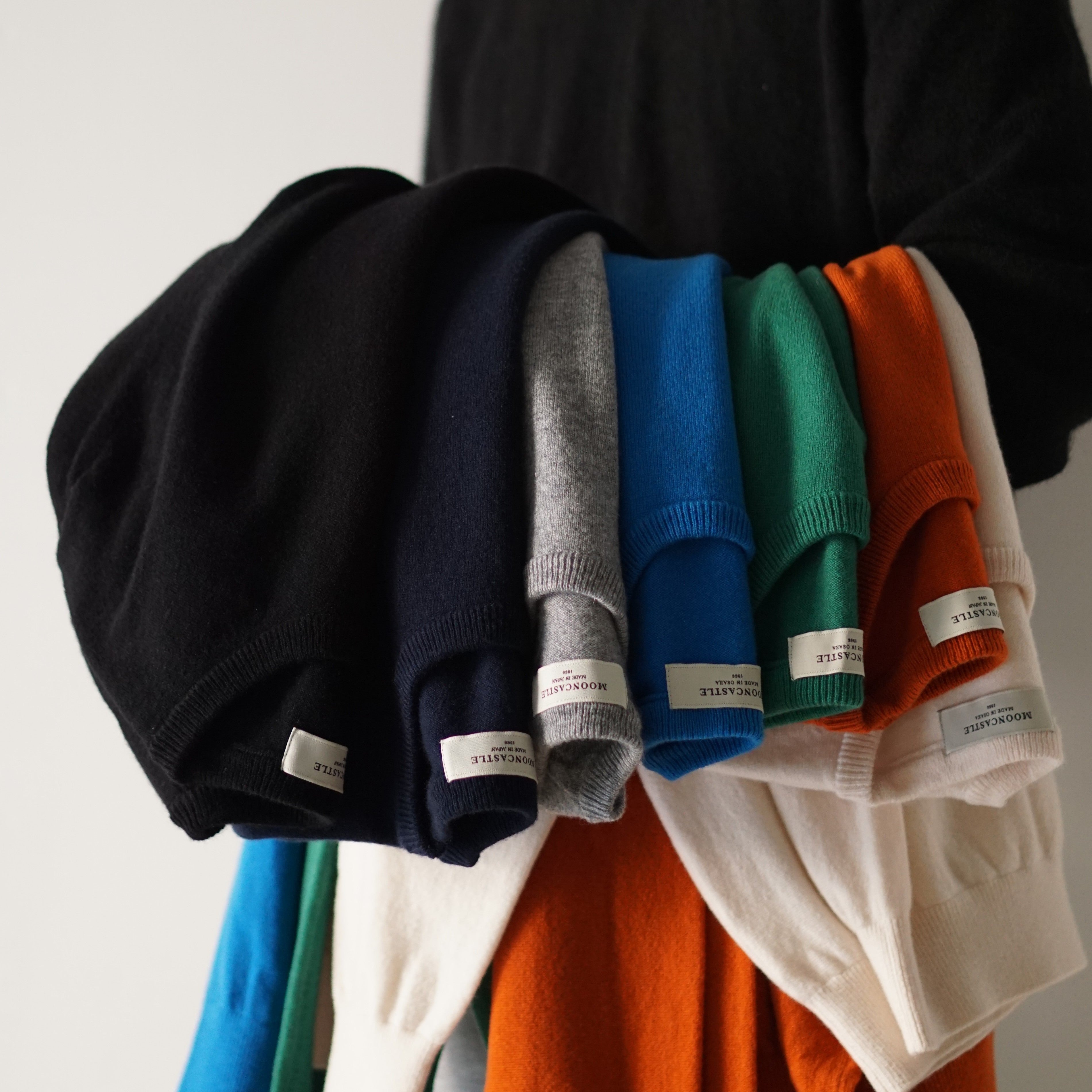 カシミヤ×シルク×ウールの上質ミドルゲージ