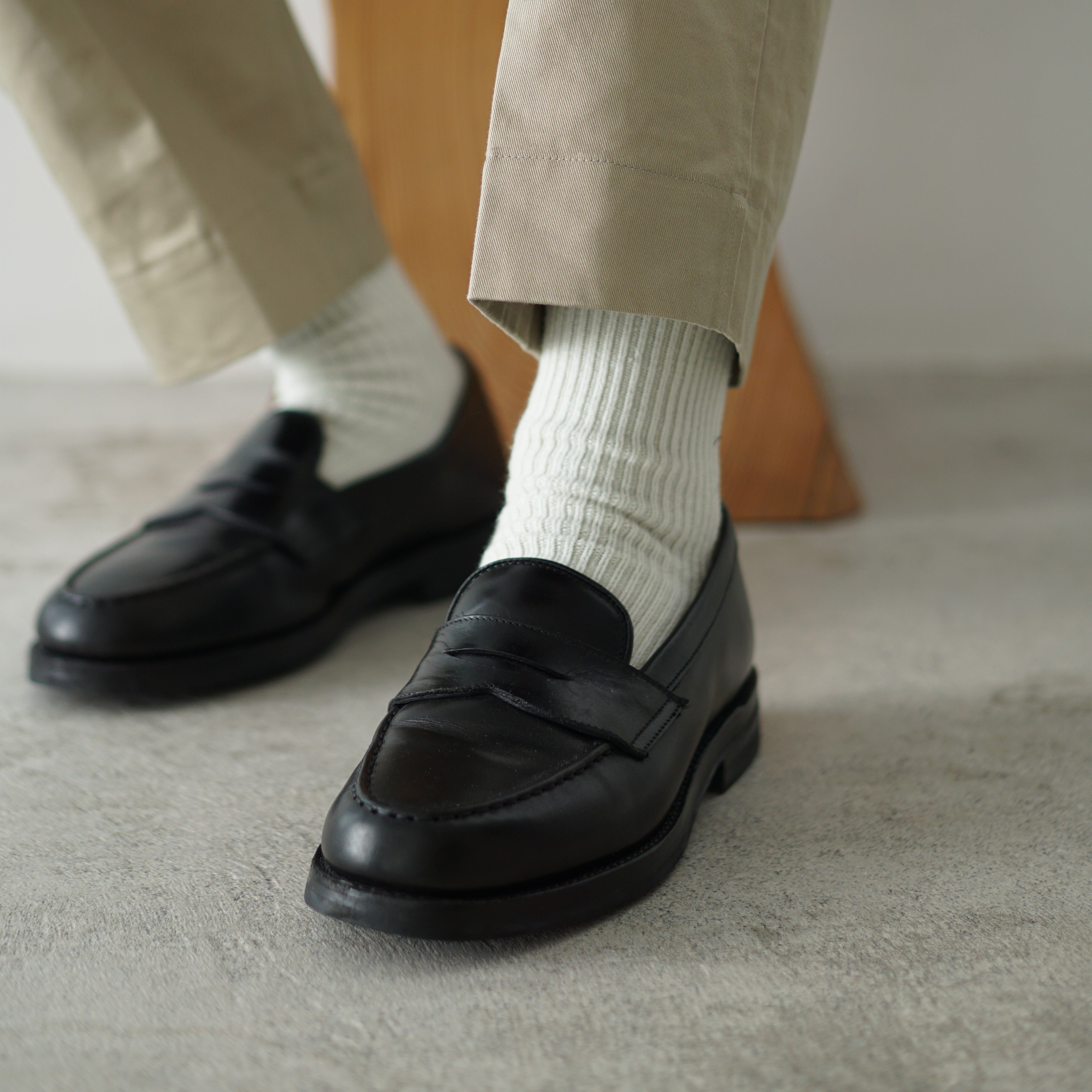 ビジネスからカジュアルまで。HALISONの靴下で叶える快適な足元