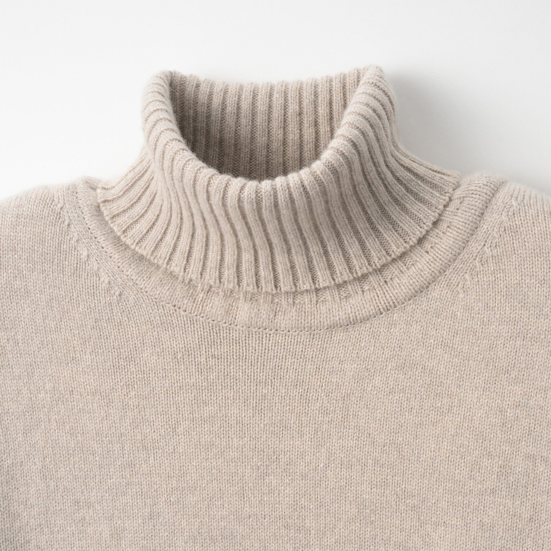 CASHMERE SILK WOOL TURTLENECK