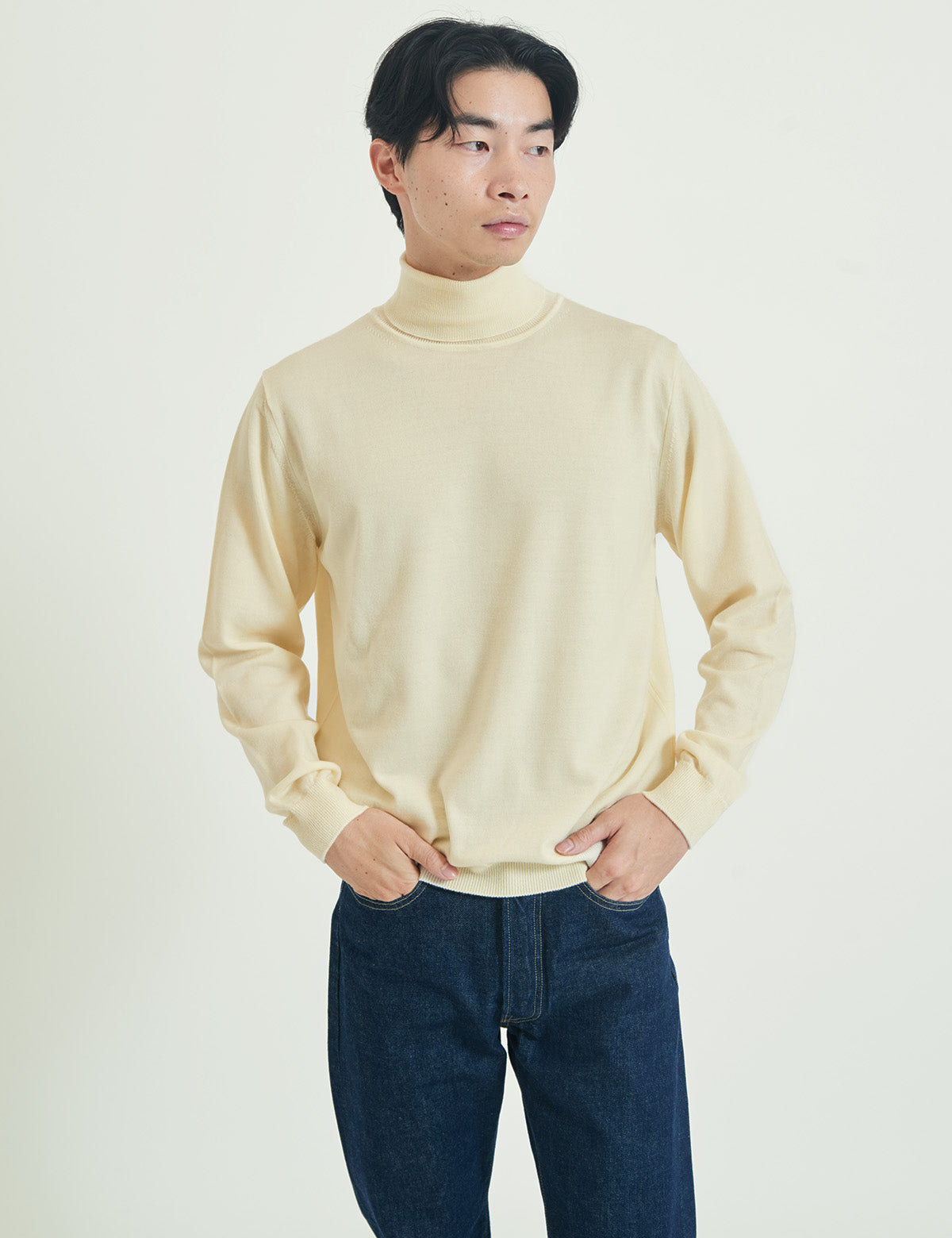 12G Lightweight Merino Wool Turtleneck