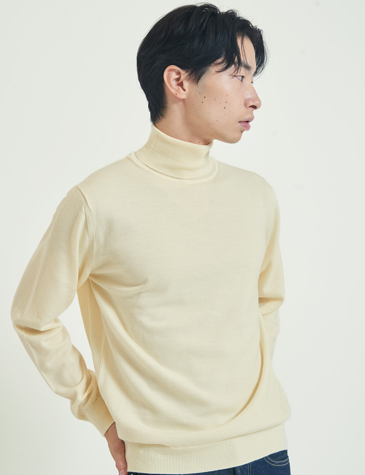 12G Lightweight Merino Wool Turtleneck