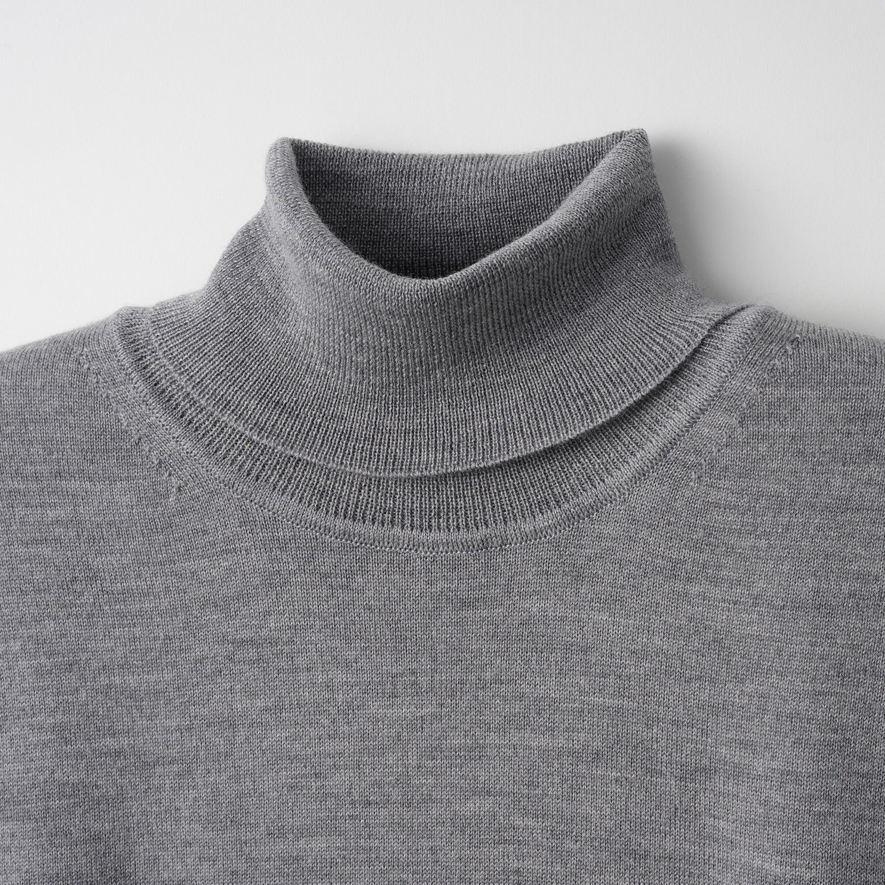 12G Lightweight Merino Wool Turtleneck