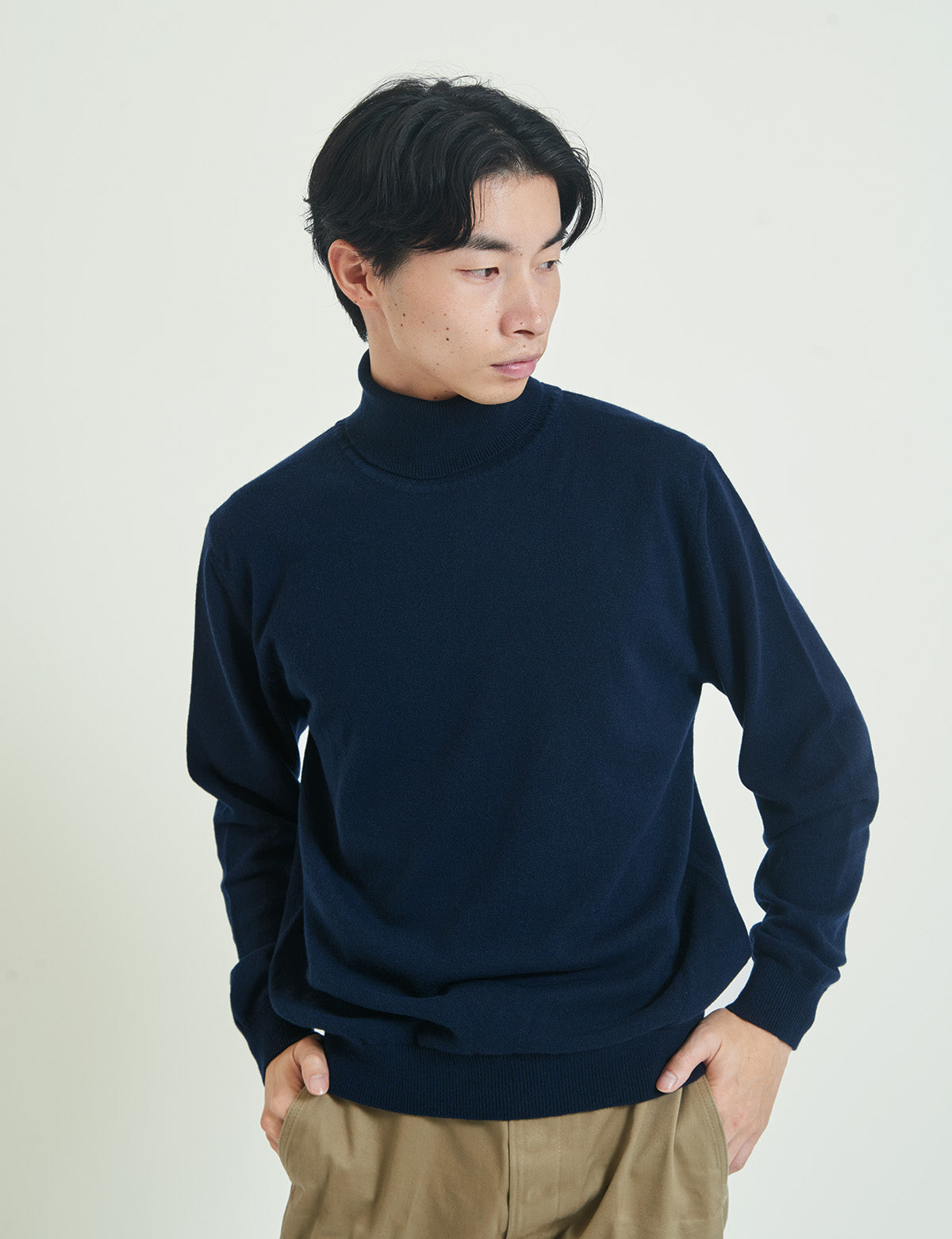 CASHMERE TURTLENECK