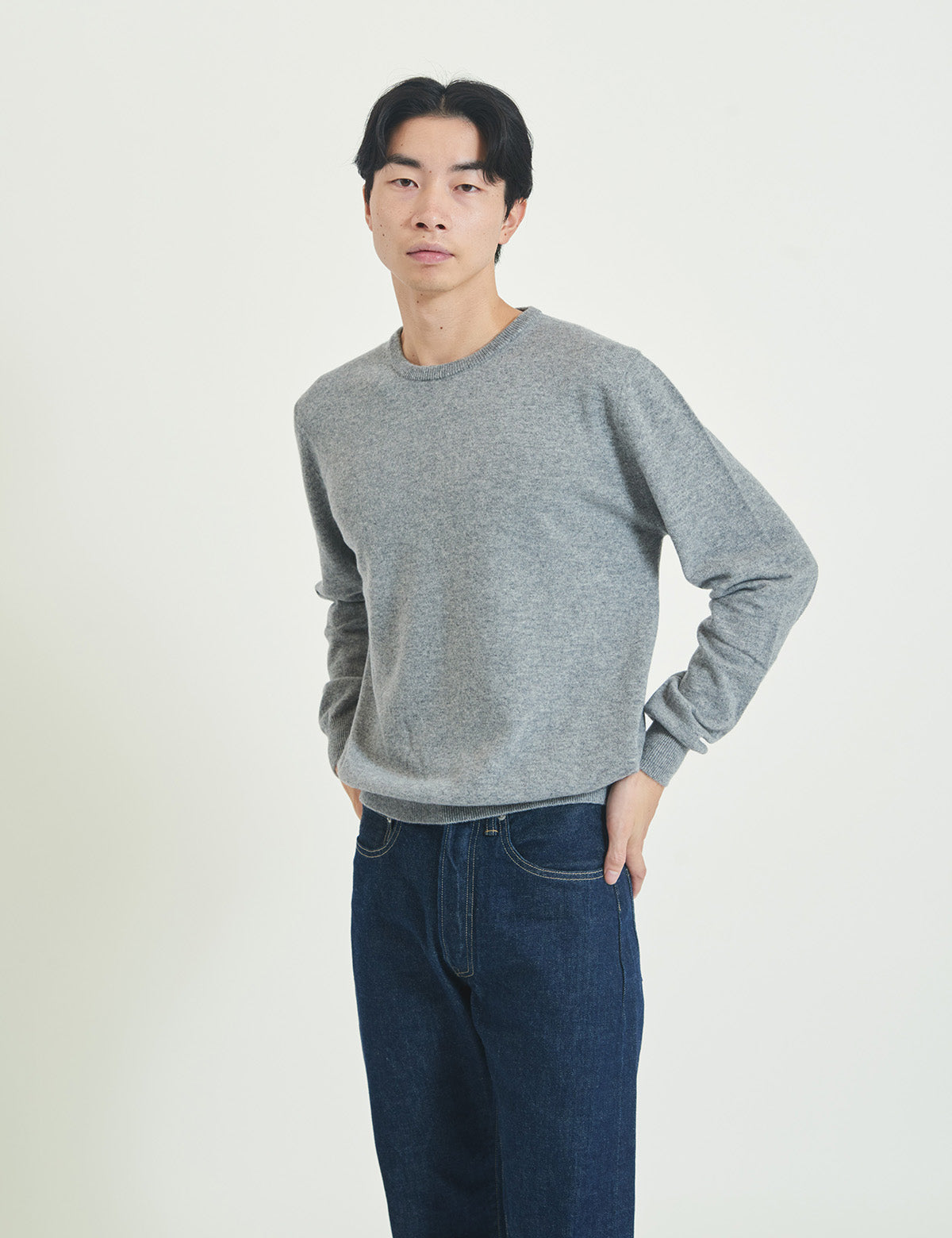 CASHMERE CREWNECK