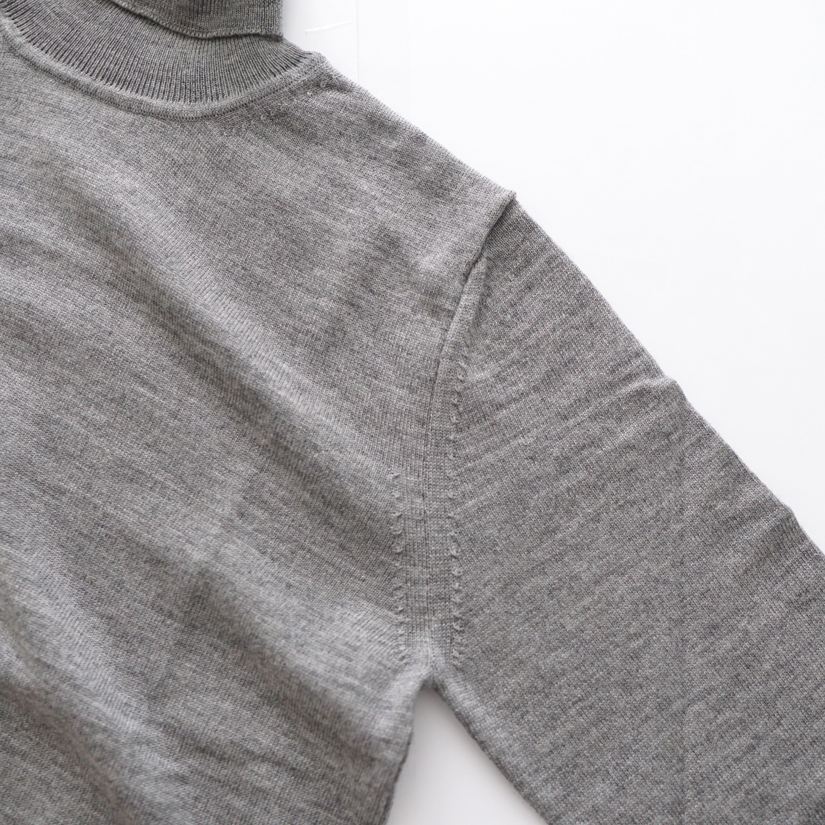 【WOMEN】12G Lightweight Merino Wool Turtleneck